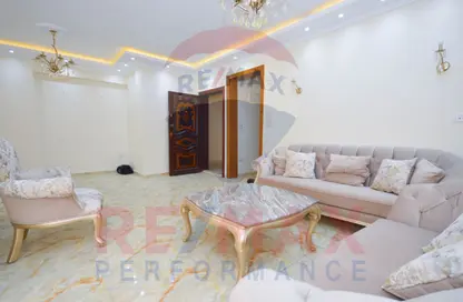 Apartment - 3 Bedrooms - 1 Bathroom for sale in Mohamed Mokbel St. - Glim - Hay Sharq - Alexandria