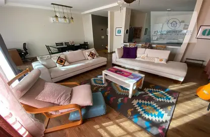 شقة - 2 غرف نوم - 2 حمامات للايجار في كمبوند فيلدج جاردن القطامية - كمبوندات التجمع الخامس - التجمع الخامس - مدينة القاهرة الجديدة - القاهرة