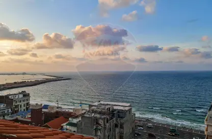 شقة - 3 غرف نوم - 2 حمامات للايجار في الشاطبي - حي وسط - الاسكندرية