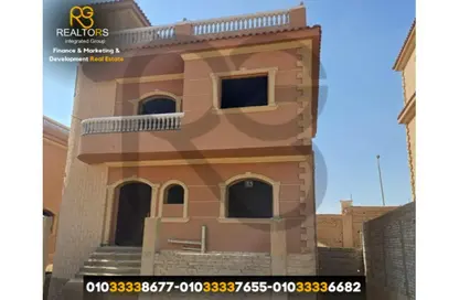 فيلا - 4 غرف نوم - 3 حمامات للبيع في فرست هايتس - محور 26 يوليو - مدينة 6 أكتوبر - الجيزة