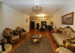 Apartment - 3 bedrooms - 2 bathrooms for للبيع in Sant Giyn St. - Kafr Abdo - Roushdy - Hay Sharq - Alexandria
