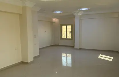 شقة - 3 غرف نوم - 2 حمامات للايجار في شارع الجزيرة - المستثمرين الجنوبية - مدينة القاهرة الجديدة - القاهرة