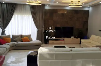 فيلا - 4 غرف نوم - 5 حمامات للبيع في الجريا - كمبوندات الشيخ زايد - الشيخ زايد - الجيزة