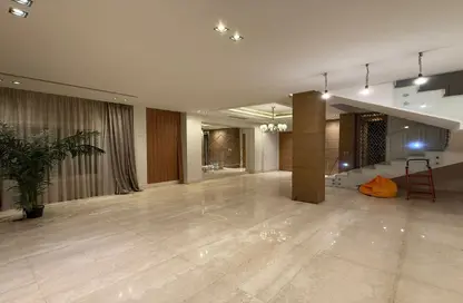 فيلا - 3 غرف نوم - 4 حمامات للايجار في زايد ديونز كومبلكس - الحي السادس - الشيخ زايد - الجيزة