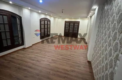 شقة - 3 غرف نوم - 3 حمامات للايجار في 6 ويست - بيفرلي هيلز - كمبوندات الشيخ زايد - الشيخ زايد - الجيزة