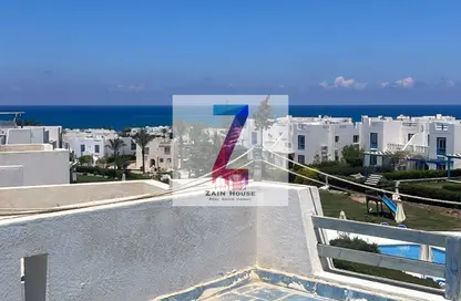 Chalet - 3 Bedrooms - 2 Bathrooms for rent in Mountain View - Ras Al Hekma - North Coast