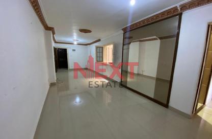 Apartment - 3 Bedrooms - 1 Bathroom for sale in Al Ekbal St. - Laurent - Hay Sharq - Alexandria