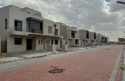 تاون هاوس - 3 غرف نوم - 4 حمامات للبيع في الكارما جيتس - مدينة زايد الجديدة - الشيخ زايد - الجيزة