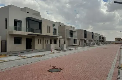 تاون هاوس - 3 غرف نوم - 4 حمامات للبيع في الكارما جيتس - مدينة زايد الجديدة - الشيخ زايد - الجيزة