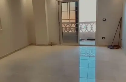 Apartment - 2 Bedrooms - 1 Bathroom for rent in Abou El Houl - New Cairo City - Cairo