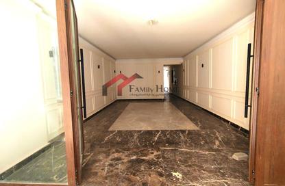 Apartment - 2 Bedrooms - 1 Bathroom for sale in Zahraa Al Maadi St. - Degla - Hay El Maadi - Cairo