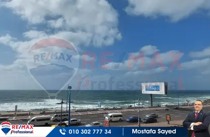 Apartment - 4 Bedrooms - 2 Bathrooms for rent in Al Kornish Square - Sporting - Hay Sharq - Alexandria