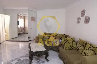 شقة - 3 غرف نوم - 2 حمامات للبيع في شارع التضحيه - ميدان تريومف - النزهة - القاهرة