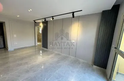 Apartment - 2 Bedrooms - 1 Bathroom for rent in Degla Palms - Al Wahat Road - 6 October City - Giza