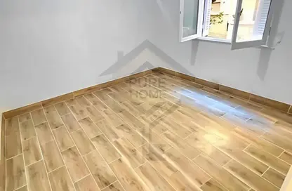 Apartment - 2 Bedrooms - 1 Bathroom for sale in Talaat St. - San Stefano - Hay Sharq - Alexandria