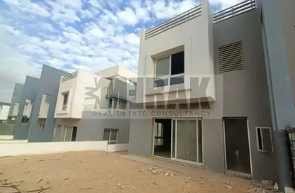 Townhouse - 3 Bedrooms - 3 Bathrooms for sale in The Residences - Hyde Park - New Cairo City - Cairo