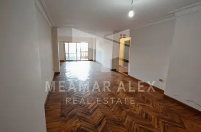 Apartment - 3 Bedrooms - 3 Bathrooms for sale in Kamal Eldin Salah St. - Smouha - Hay Sharq - Alexandria