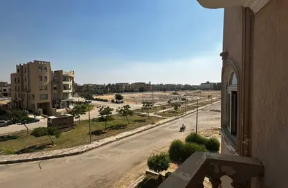 شقة - 3 غرف نوم - 2 حمامات للبيع في شارع يوسف صبري أبو طالب - الحي السابع - مدينة العبور - القليوبية