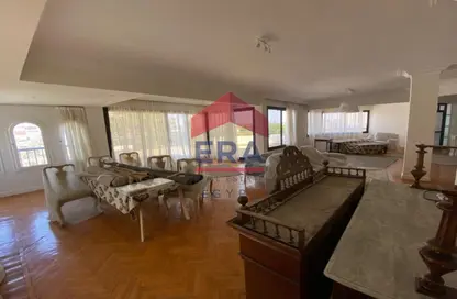 Roof - 4 Bedrooms - 4 Bathrooms for sale in Street 15 - Maadi - Hay El Maadi - Cairo