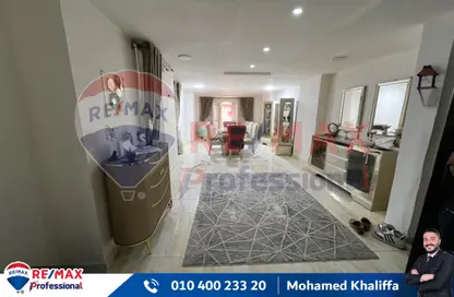 Apartment - 3 Bedrooms - 2 Bathrooms for sale in Mohammad Ngeeb Street - Sidi Beshr - Hay Awal El Montazah - Alexandria