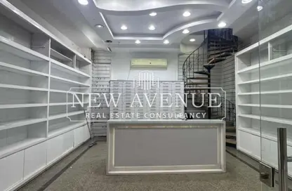 محل - استوديو - 1 حمام للبيع في ان  90  بيزنس كومبلكس - شارع التسعين الشمالي - التجمع الخامس - مدينة القاهرة الجديدة - القاهرة