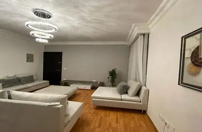 فيلا - 5 غرف نوم - 4 حمامات للايجار في طريق بيفرلي هيلز - الحي السابع عشر - الشيخ زايد - الجيزة