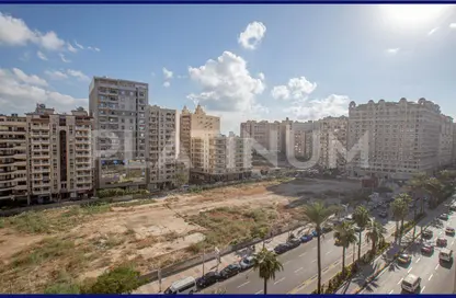 Apartment - 5 Bedrooms - 6 Bathrooms for sale in Mohamed Fawzy Moaz St. - Smouha - Hay Sharq - Alexandria