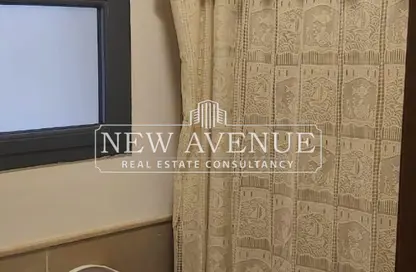 شقة - 2 غرف نوم - 2 حمامات للبيع في كمبوند البروج - كمبوندات الشروق - مدينة الشروق - القاهرة