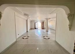 Apartment - 3 bedrooms - 2 bathrooms for للبيع in Abdel Moneim Al Dalel St. - Tharwat - Hay Sharq - Alexandria