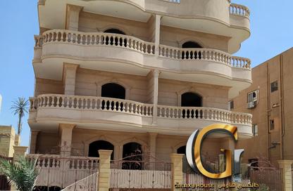 Apartment - 3 Bedrooms - 3 Bathrooms for sale in 4th Neighborhood - 4th District West - Shorouk City - Cairo