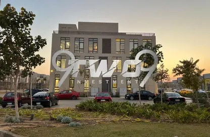 Whole Building - Studio - 4 Bathrooms for sale in District 5 - 5th Settlement Compounds - The 5th Settlement - New Cairo City - Cairo