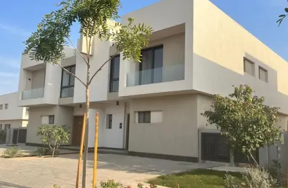 منزل مزدوج - 4 غرف نوم - 4 حمامات للبيع في كمبوند البروج - كمبوندات الشروق - مدينة الشروق - القاهرة