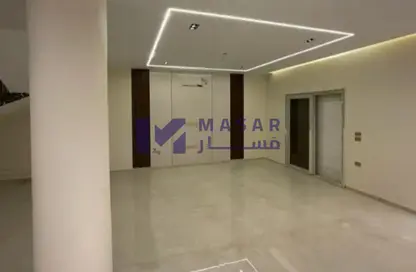 فيلا - 4 غرف نوم - 4 حمامات للايجار في لاروز - كمبوندات التجمع الخامس - التجمع الخامس - مدينة القاهرة الجديدة - القاهرة