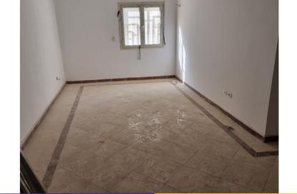 Apartment - 3 Bedrooms - 1 Bathroom for sale in New Cairo City - Cairo