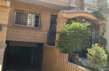 بناية كاملة - 8 غرف نوم - 8 حمامات للبيع في المحور المركزي - الحي الخامس - مدينة 6 أكتوبر - الجيزة