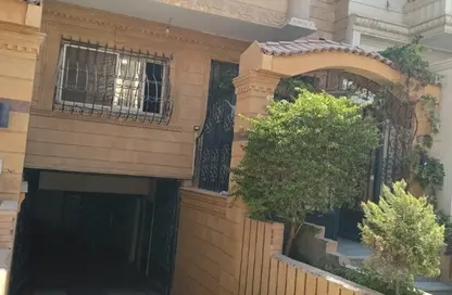 بناية كاملة - 8 غرف نوم - 8 حمامات للبيع في المحور المركزي - الحي الخامس - مدينة 6 أكتوبر - الجيزة