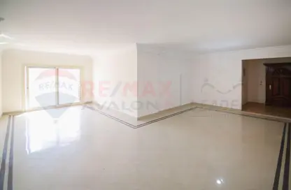 شقة - 3 غرف نوم - 2 حمامات للايجار في شارع البرت الاول - سموحة - حي شرق - الاسكندرية