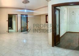شقة - 5 غرف نوم - 2 حمامات for للايجار in شارع الانصار - الدقي - الجيزة