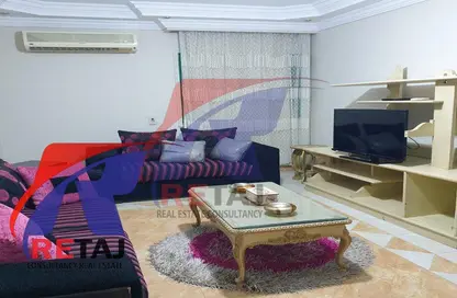 Apartment - 3 Bedrooms - 2 Bathrooms for rent in Mohammed Al Mokaled St. - 8th Zone - Nasr City - Cairo