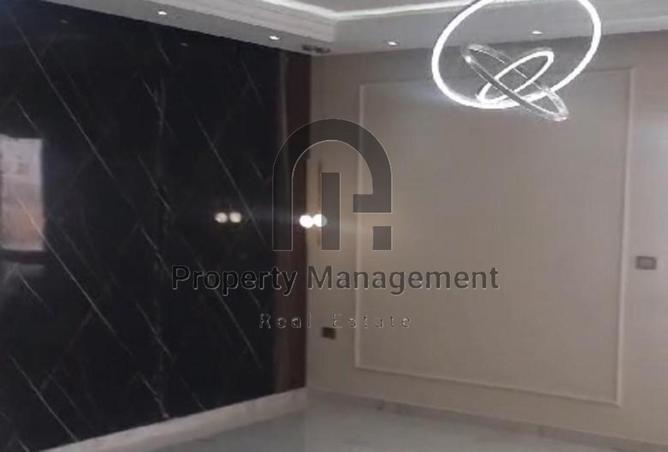 8494000 - Property Main Image