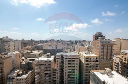 شقة - 5 غرف نوم - 2 حمامات للبيع في شارع شعراوي - لوران - حي شرق - الاسكندرية