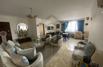 Apartment - 3 Bedrooms - 1 Bathroom for sale in Shaarawy St. - Laurent - Hay Sharq - Alexandria