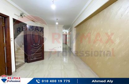 Apartment - 3 Bedrooms - 1 Bathroom for rent in Al Mosheer Ahmed Ismail St. - Sidi Gaber - Hay Sharq - Alexandria