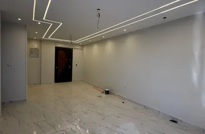 شقة - 2 غرف نوم - 2 حمامات للبيع في الهضبة الوسطي - المقطم - القاهرة