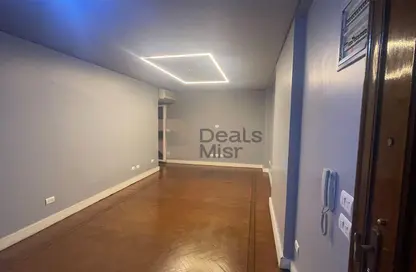 Apartment - 3 Bedrooms - 1 Bathroom for rent in Ahmed Othman St. - Zezenia - Hay Sharq - Alexandria