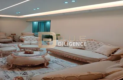 شقة - 4 غرف نوم - 3 حمامات للبيع في شارع 23 - الحي الاول - التجمع الخامس - مدينة القاهرة الجديدة - القاهرة