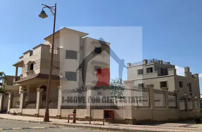 Villa - 5 Bedrooms - 6 Bathrooms for sale in Royal City - Sheikh Zayed Compounds - Sheikh Zayed City - Giza