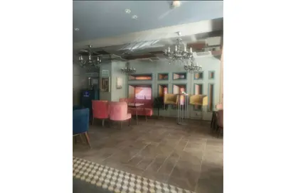 محل تجاري - استوديو - 2 حمامات للبيع في شارع محي الدين أبو العز - الدقي - الجيزة