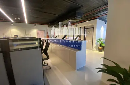 طابق كامل - استوديو - 3 حمامات للبيع في كونكورد بلازا - المستثمرين الجنوبية - مدينة القاهرة الجديدة - القاهرة