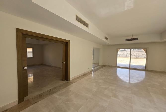 8239233 - Property Image 3